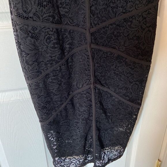 All over lace midi dress - Picture 4 of 8